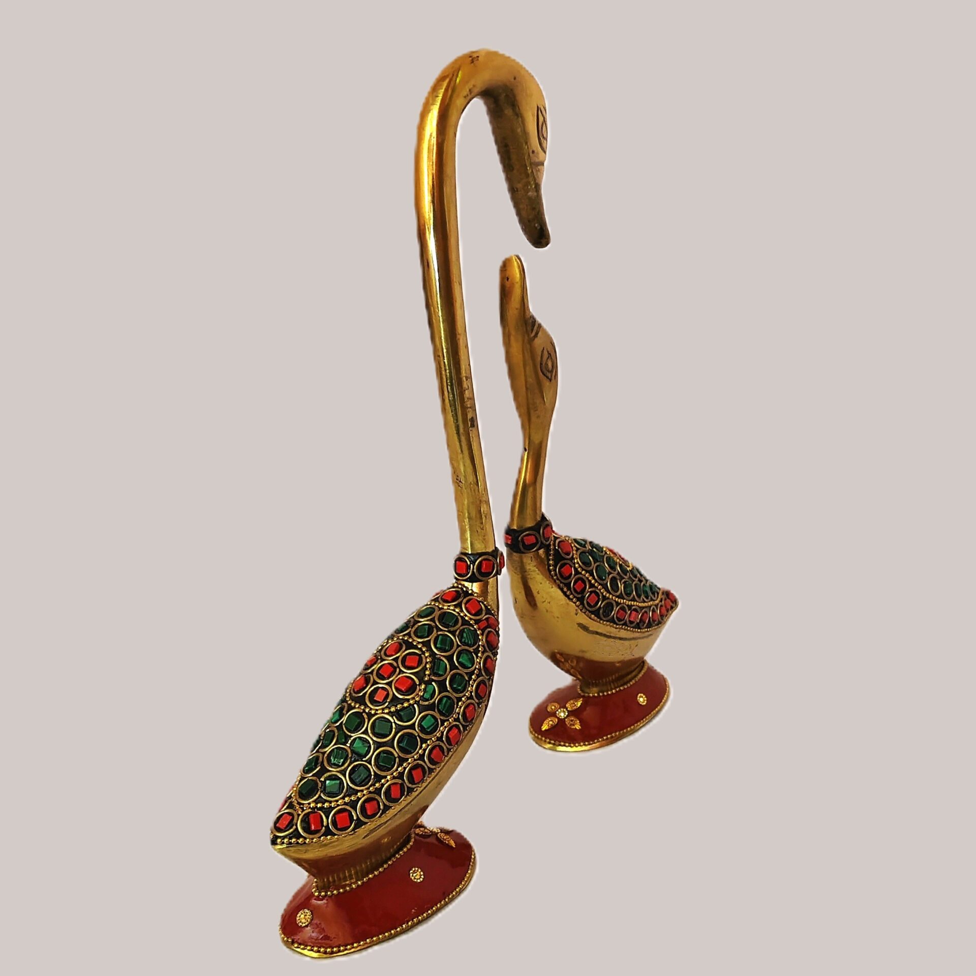 Swan Pair Heritage Décor - Image 3