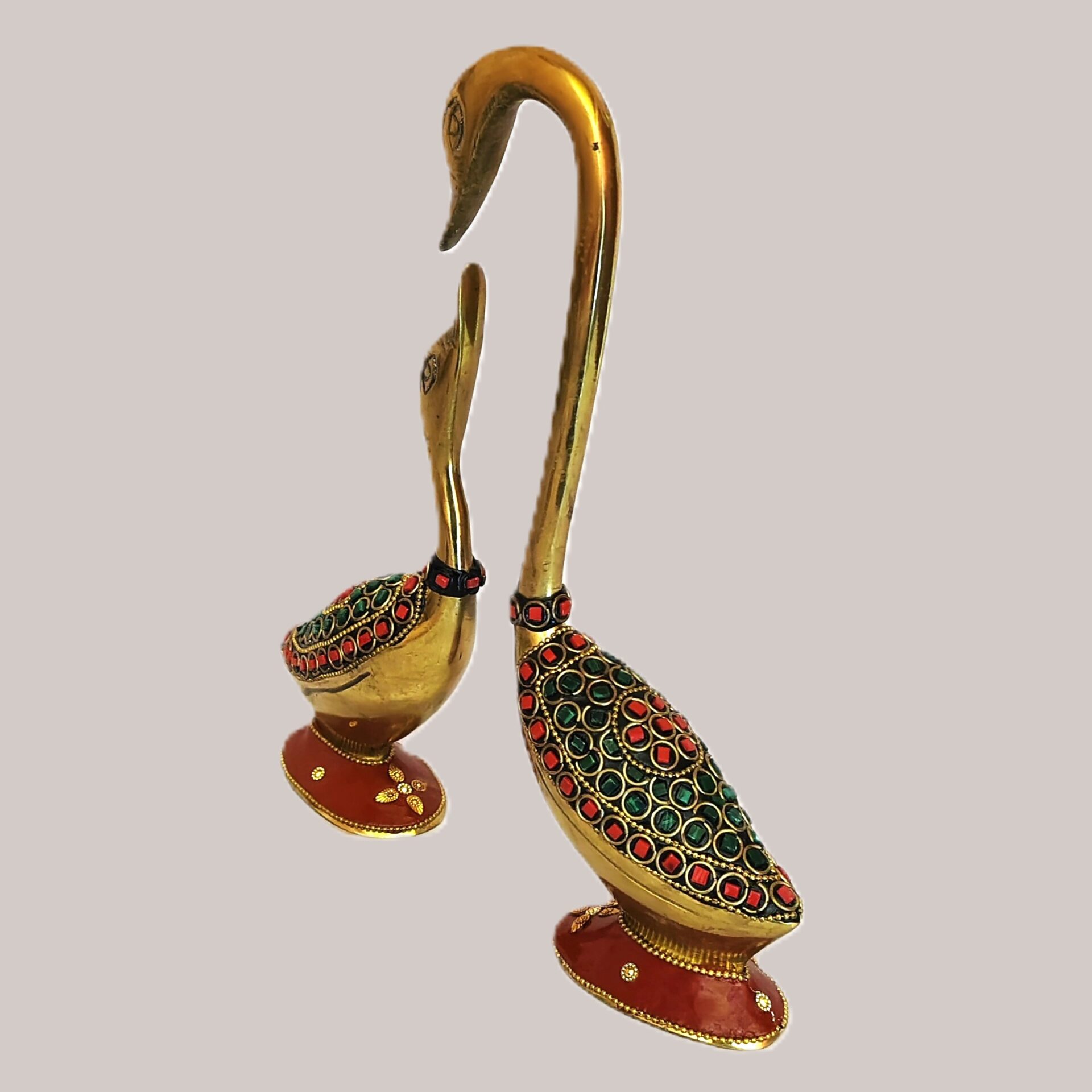 Swan Pair Heritage Décor - Image 4