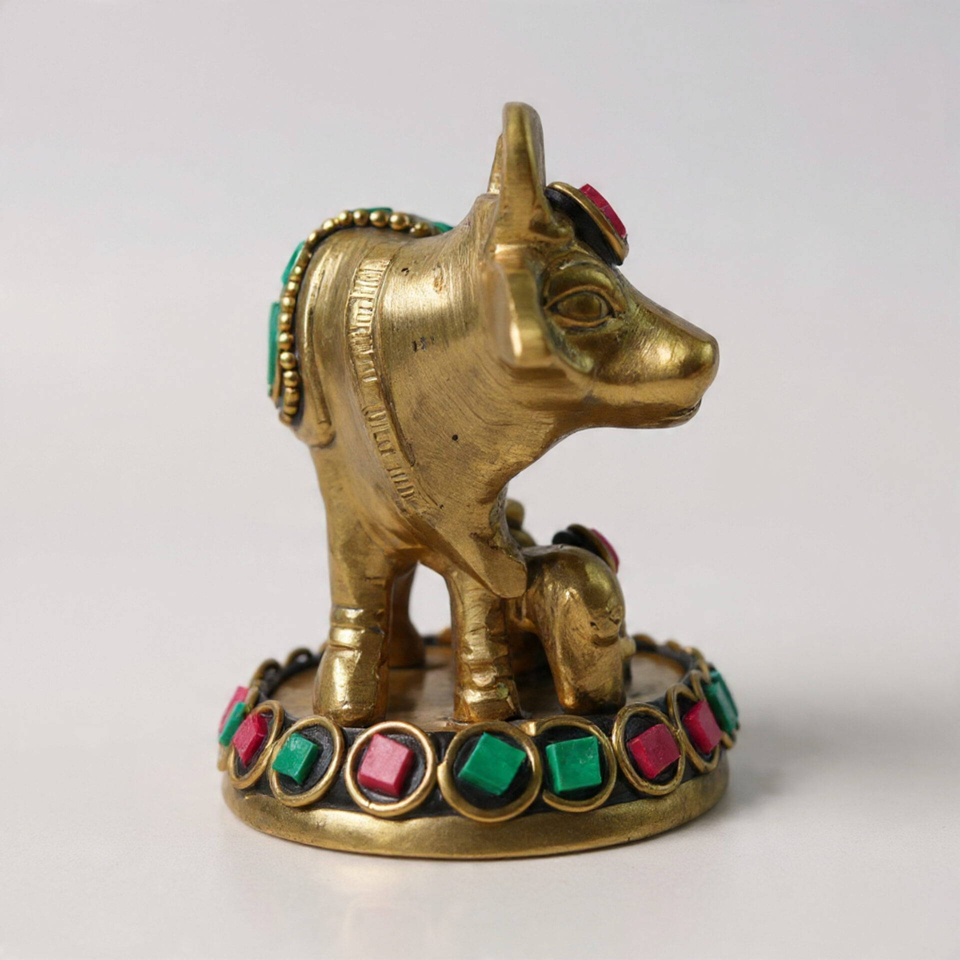 Handcrafted Brass Kamdhenu Cow and Calf Idol with Green & Red Stone Inlay | Vastu Gau Mata Murti for Home, Pooja Room, Office Decor & Auspicious Gift - Image 4