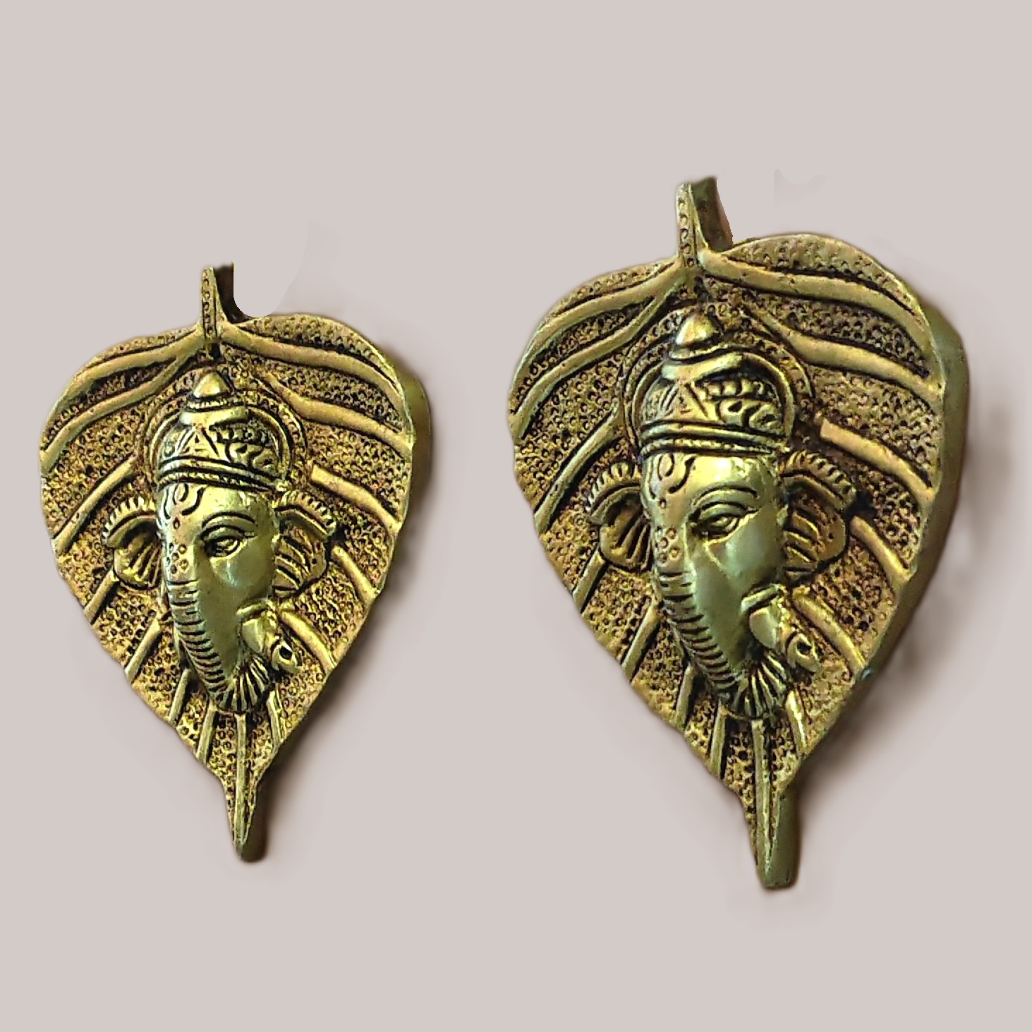 Brass Leaf Ganesha Wall Hanging Idol | Lord Ganesh Face on Leaf Design | Antique Finish Metal Ganpati Murti | Wall Decor for Home, Office, Puja & Gift - Image 2