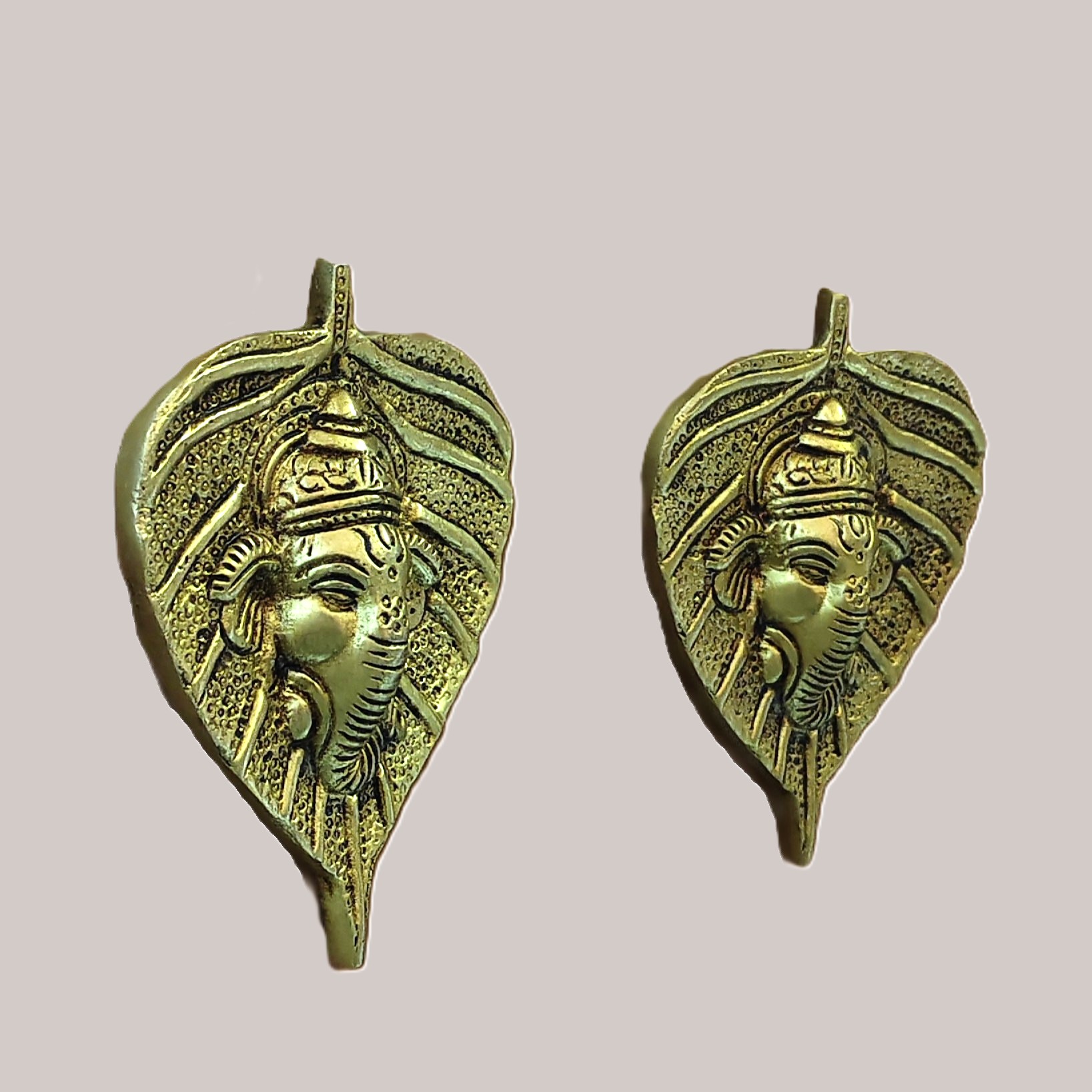Brass Leaf Ganesha Wall Hanging Idol | Lord Ganesh Face on Leaf Design | Antique Finish Metal Ganpati Murti | Wall Decor for Home, Office, Puja & Gift - Image 3