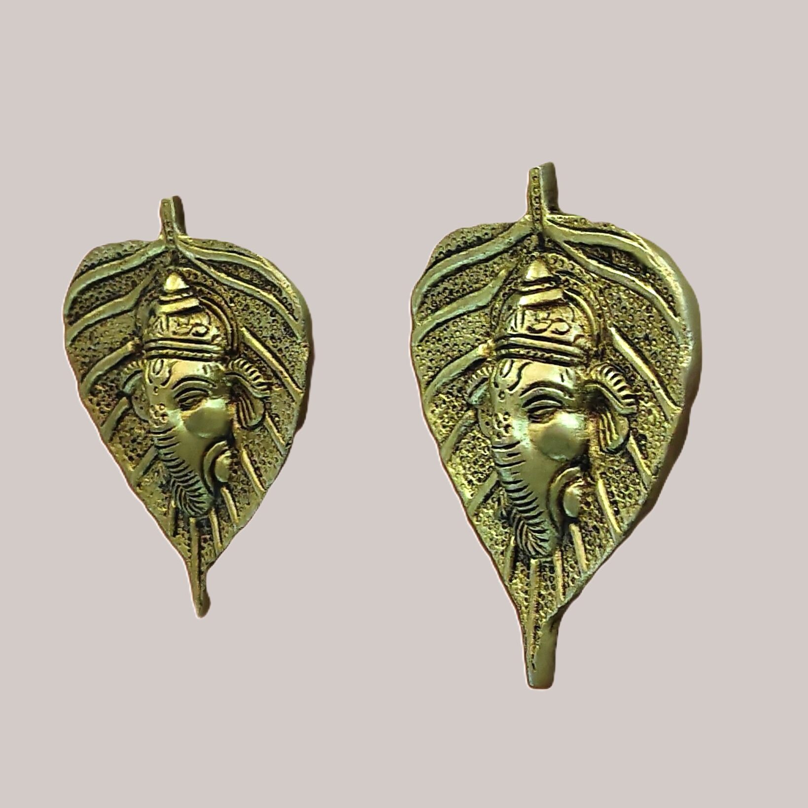Brass Leaf Ganesha Wall Hanging Idol | Lord Ganesh Face on Leaf Design | Antique Finish Metal Ganpati Murti | Wall Decor for Home, Office, Puja & Gift - Image 4