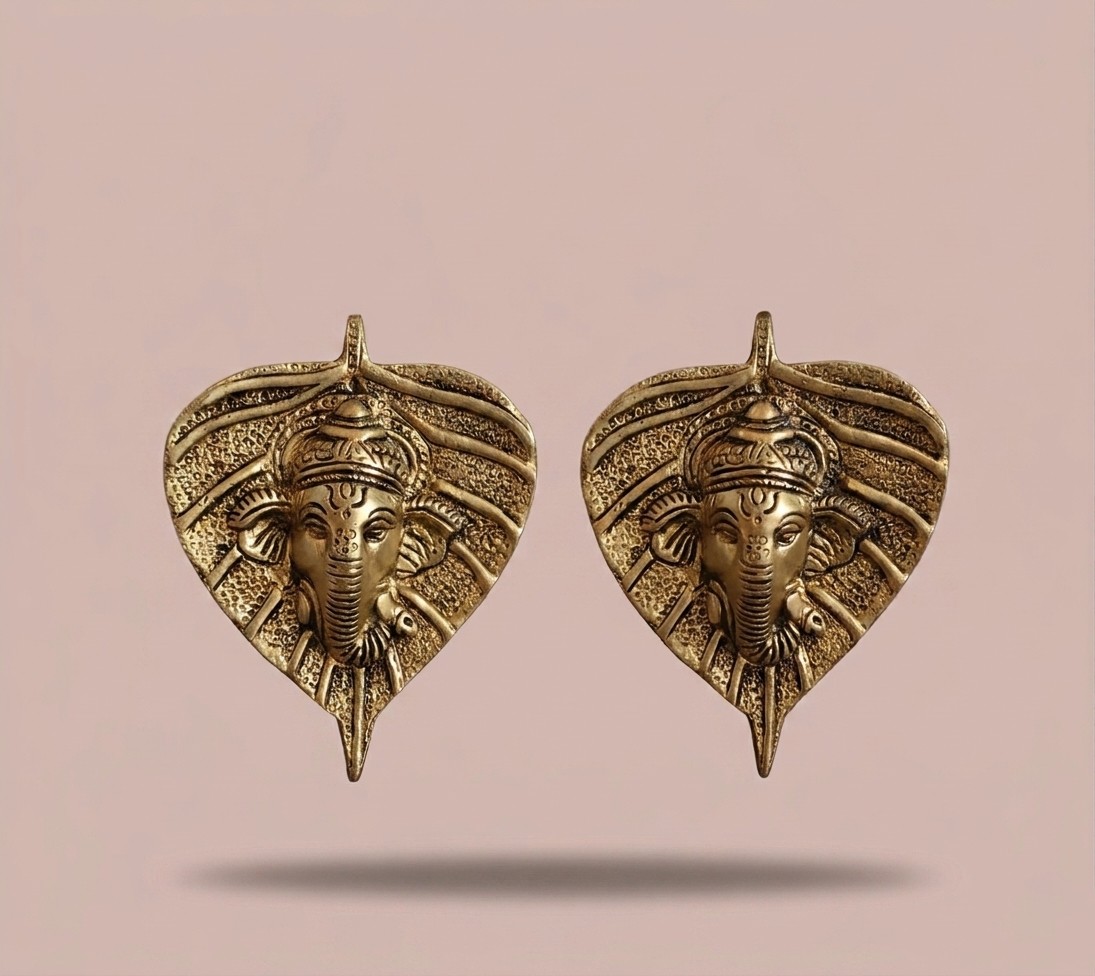 Brass Leaf Ganesha Wall Hanging Idol | Lord Ganesh Face on Leaf Design | Antique Finish Metal Ganpati Murti | Wall Decor for Home, Office, Puja & Gift
